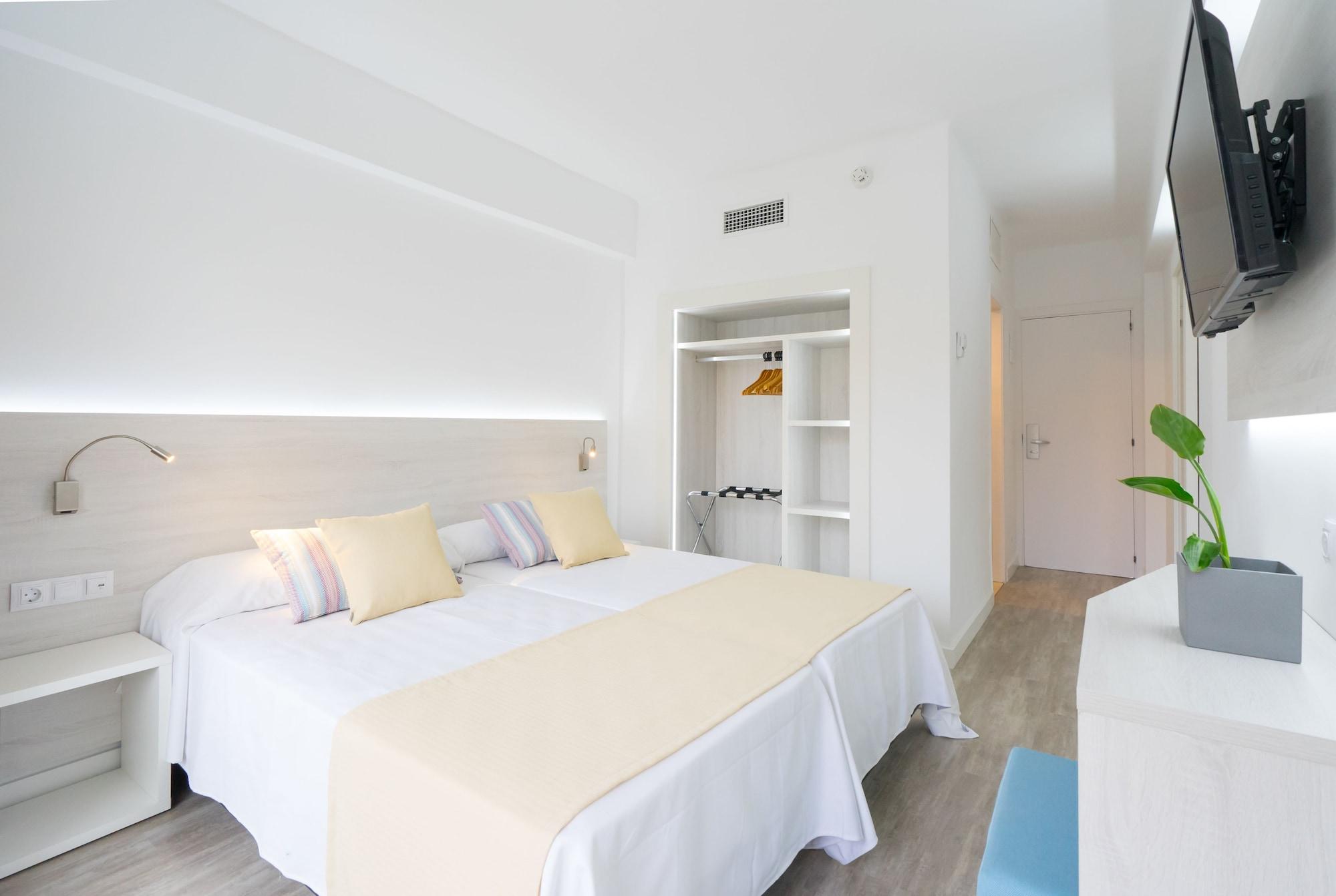 Bellevue Vistanova Hotel Magaluf  Exterior photo